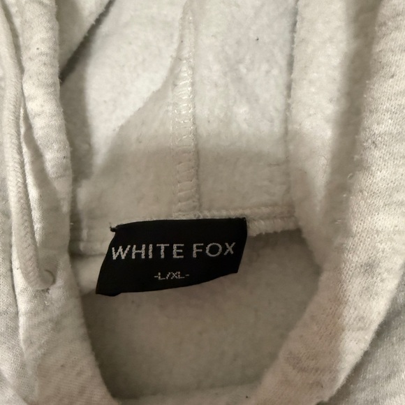 Gray white fox hoodie size l/xl 
Great condition - Picture 3 of 4